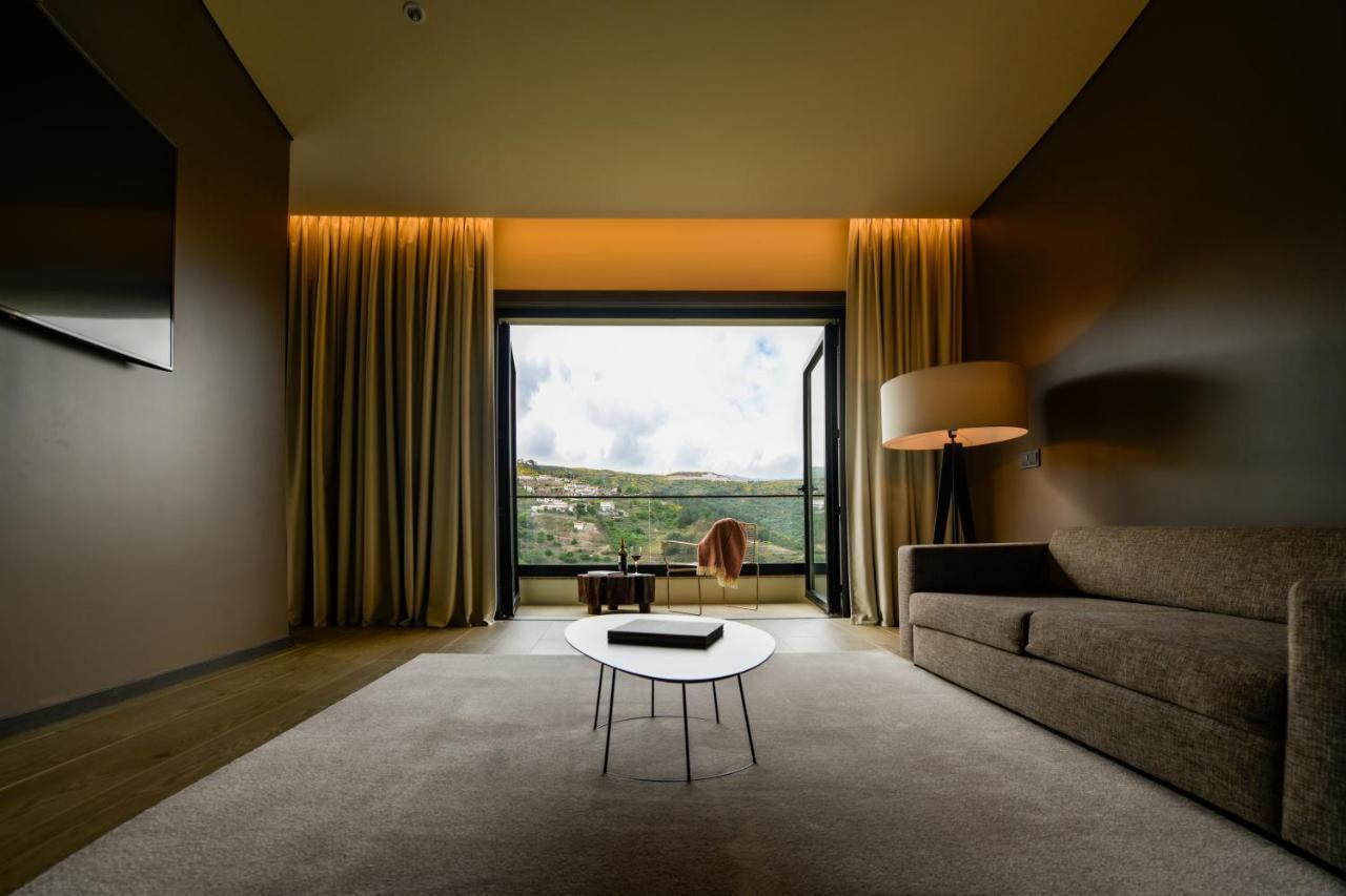 Mw Douro Wine & Spa Santa Marta de Penaguião Exteriör bild A room at the hotel