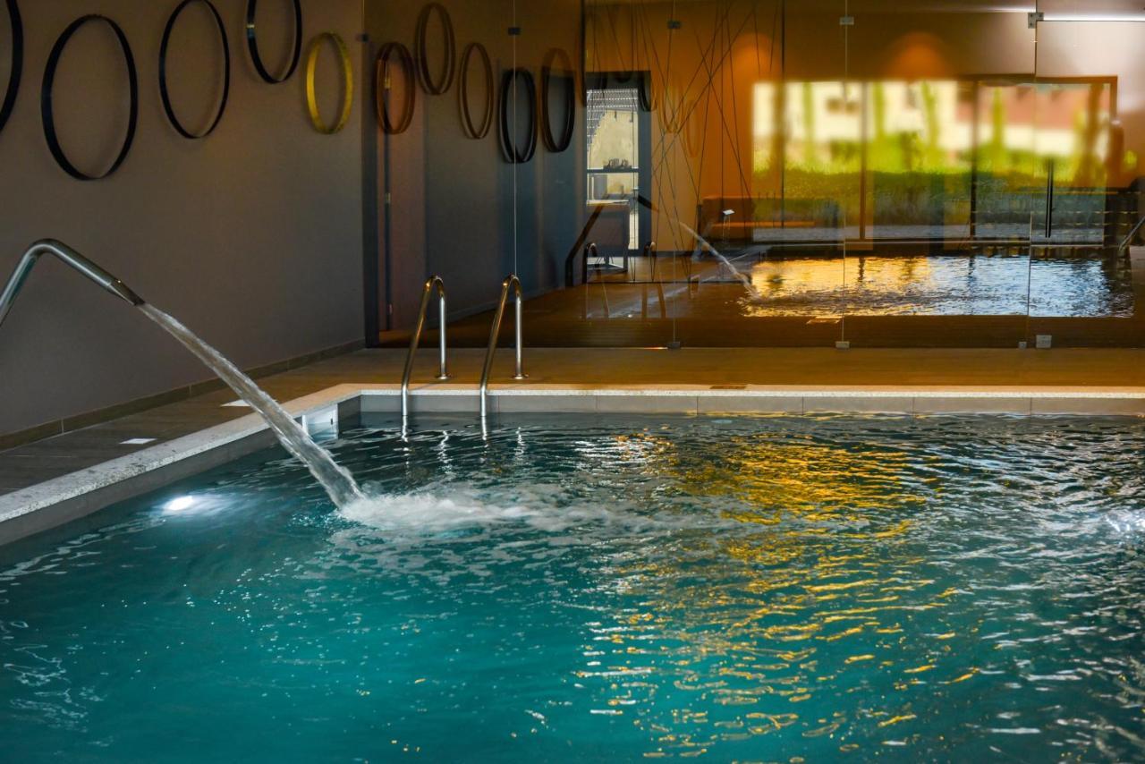 Mw Douro Wine & Spa Santa Marta de Penaguião Exteriör bild The swimming pool at the hotel