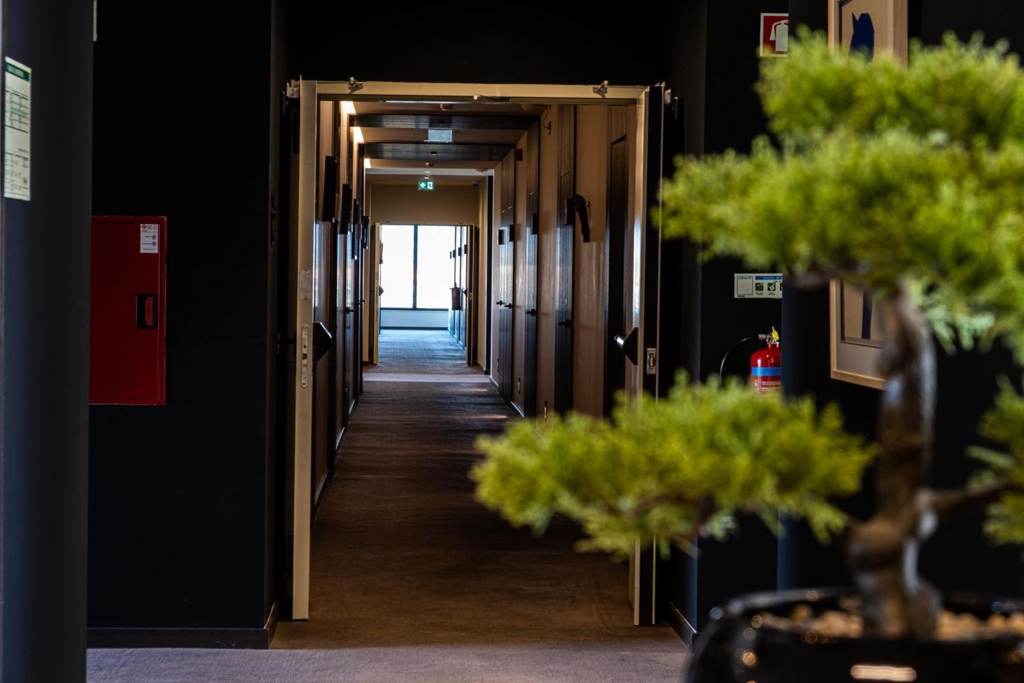 Mw Douro Wine & Spa Santa Marta de Penaguião Exteriör bild A corridor at the hotel