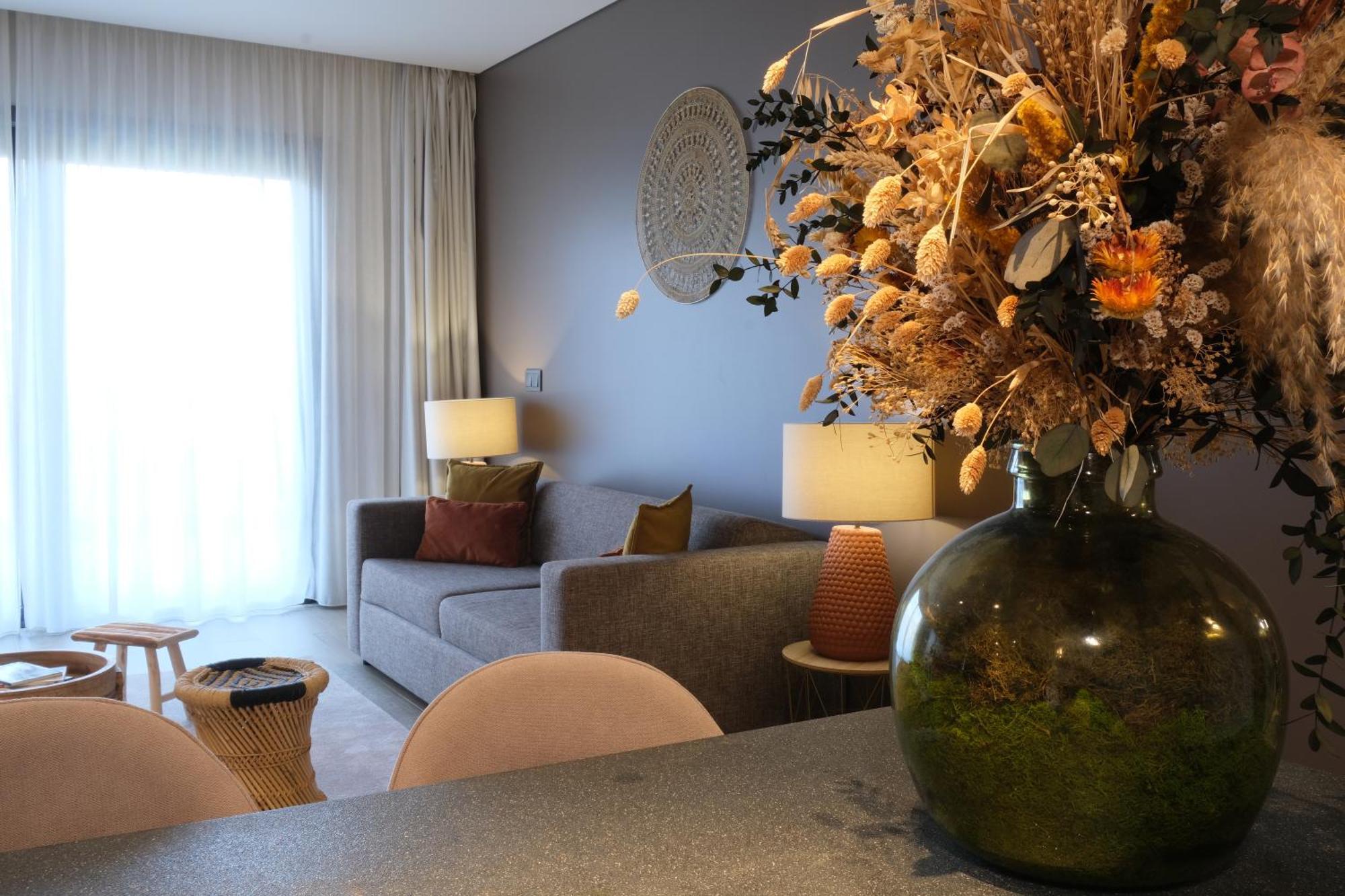 Mw Douro Wine & Spa Santa Marta de Penaguião Exteriör bild A living room in a typical apartment
